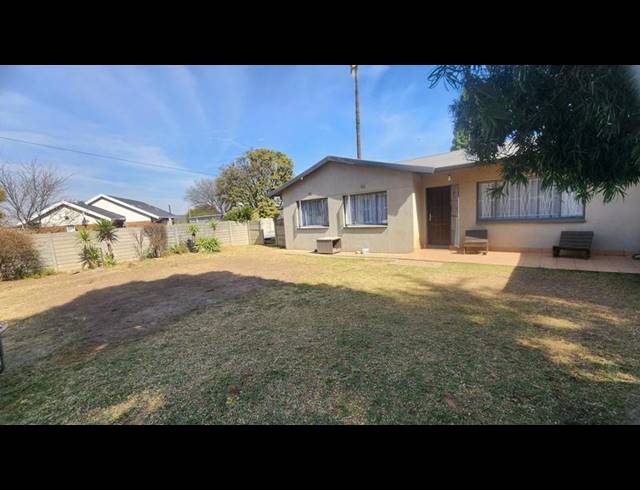 5 BEDROOM HOUSE FOR SALE IN VAN DYK PARK